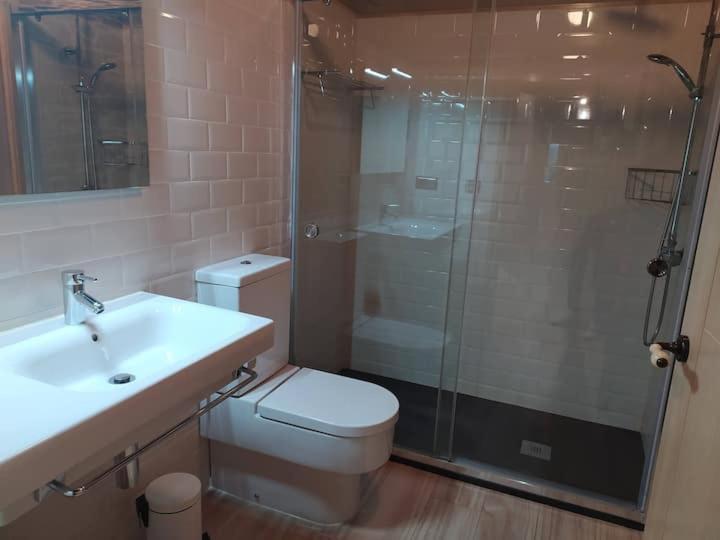 Habitaciones La Cuevona De Guitiriz Lugo מראה חיצוני תמונה